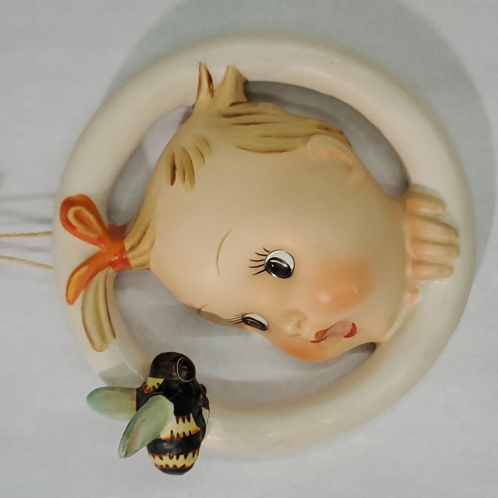 Vintage Hummel Wall Plaque "BA BEE" Girl,  - in GREAT shape!!